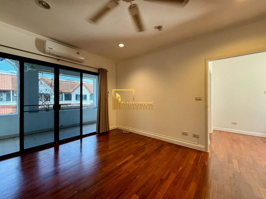 รูป Spacious 3 Bed Townhouse With Pool Access in Ekkamai Area - BR8731TH - รูปที่ 40/59