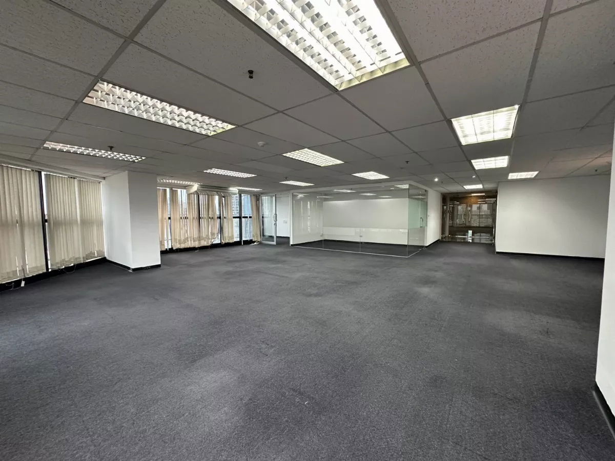 picture Bangkok Fully Fitted Office for Rent Sukhumvit Road Near BTS Ekkamai BRE25374 - 3/11