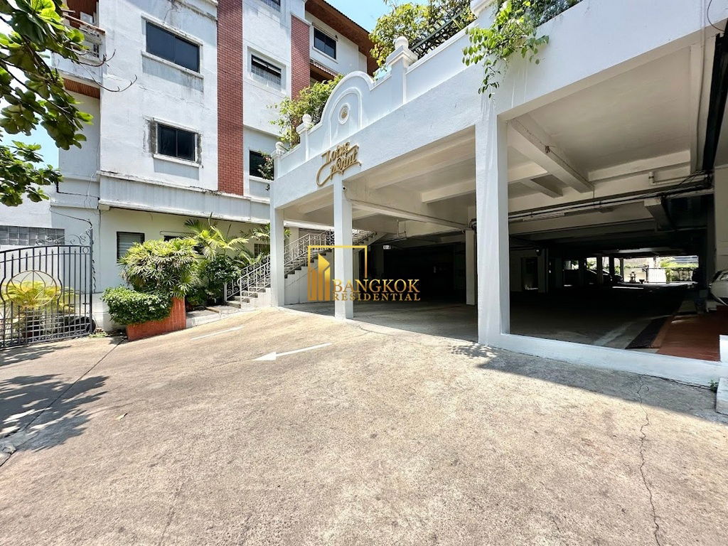 รูป Spacious 3 Bed Townhouse With Pool Access in Ekkamai Area - BR8731TH - รูปที่ 56/59