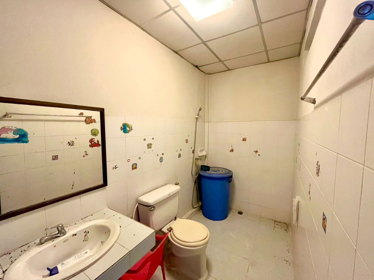 รูป โอกาสมีบ้านในฝันอยู่ทางนี้!!! ขาย ทาวน์โฮม 3 ชั้น 4 ห้องนอน ในซอยจรัญฯ75 รีโนเวทไม่เยอะ โครงสร้างแข็งแรงมาก! ทำเลดี ติดทั้งถนนจรัญฯ และถนนสิรินธร - รูปที่ 19/23