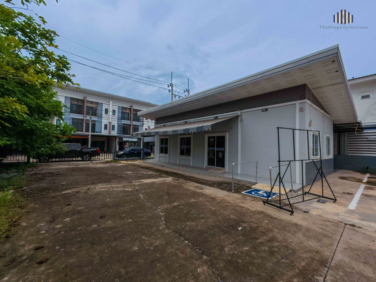 picture Urgent sale! Corner plot of 183.8 sq wah in prime Suphanburi location, PP Village 9, near government offices and shopping malls. - 7/11