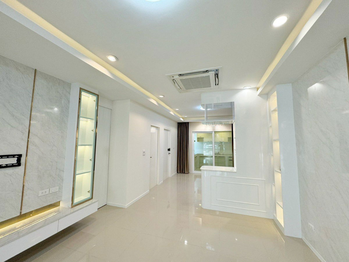 รูป ซื้อ ขาย  ทาวน์โฮม บ้านกลางเมือง สวนหลวง — ใกล้ถนนพัฒนาการ ศรีนครินทร์ ทางด่วน และรถไฟฟ้า เดินทางสะดวก เหมาะกับชีวิตเมือง  Line ID : @951qfbfi - รูปที่ 11/11