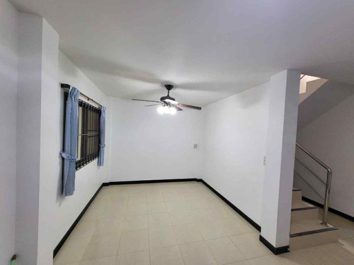 รูป ขายทาวน์เฮ้า 2ชั้น ขนาด 2 ห้องนอน 2 ห้องน้ำ ที่ดิน 24 ตรว.   หมู่บ้าน บ้านนำโชค ซอยเพชรเกษม58 ถนนพุทธมณฑลสาย1  - รูปที่ 24/26