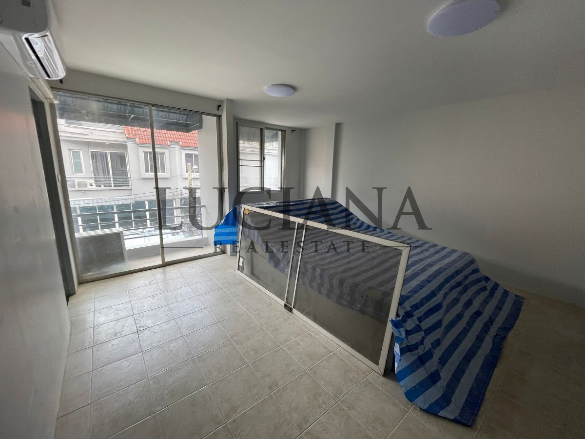 picture  🏡 3-story townhouse for rent, corner unit, near MRT Sutthisan, prime location for living & home office! ✨ - 10/12