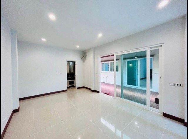 รูป AP1462 ขายบ้านเดี่ยวโครงการ หมู่บ้านวรารมย์ พรีเมี่ยม วัชรพล-จตุโชติ กรุงเทพมหานคร - รูปที่ 4/8