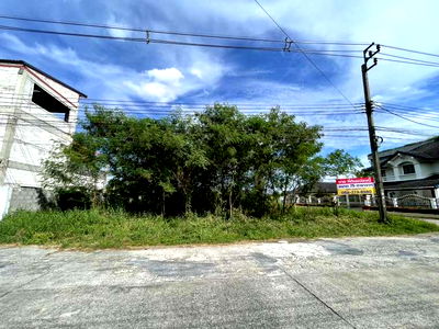ที่ดิน วิทยาลัยบริหารธุรกิจและการท่องเที่ยวกรุงเทพ : ขายที่ดินเปล่า เจ้าของขายเอง ที่ถมแล้ว ทำเลสวยมากใกล้รถไฟฟ้าสายสีชมพู ย่านพระยาสุเรนทร์ กรุงเทพ แปลงหัวมุม 75 ตรว. ในซอยพระยาสุเรนทร์ 33