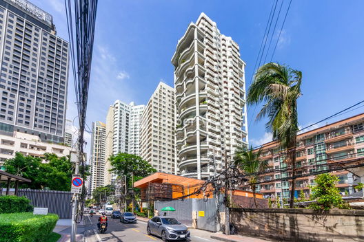 Project Le Raffine Sukhumvit 24 Picture - 2/11