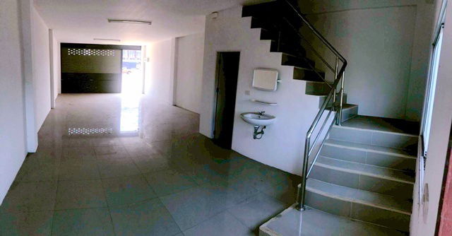 picture PTT Rama 2 Km.35 Thonburi-Pak Tho Samut Sakhon Hospital 3.6 km.  4-story commercial bu - 6/8
