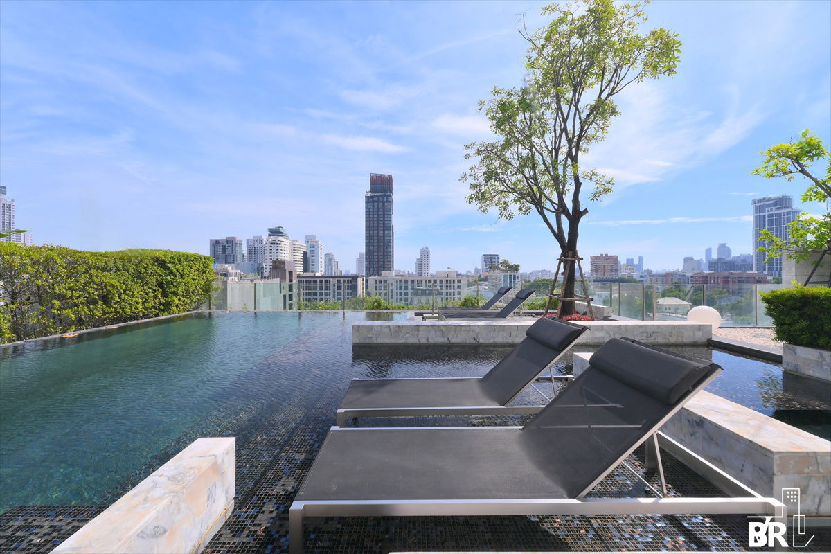 picture HQ by Sansiri is a high-rise condo , CBD area near BTS Thong Lo - 1/7