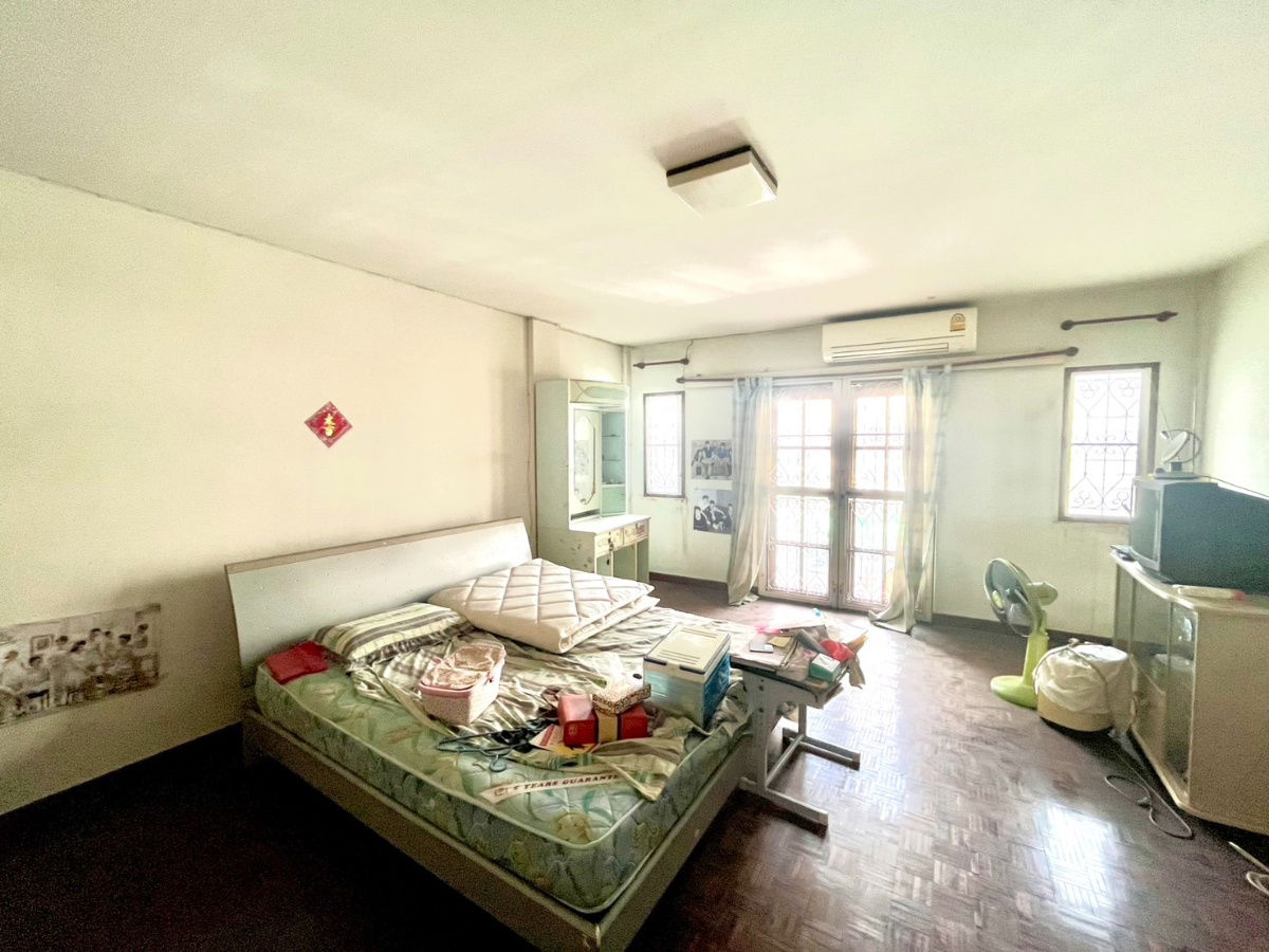 รูป โอกาสมีบ้านในฝันอยู่ทางนี้!!! ขาย ทาวน์โฮม 3 ชั้น 4 ห้องนอน ในซอยจรัญฯ75 รีโนเวทไม่เยอะ โครงสร้างแข็งแรงมาก! ทำเลดี ติดทั้งถนนจรัญฯ และถนนสิรินธร - รูปที่ 8/23