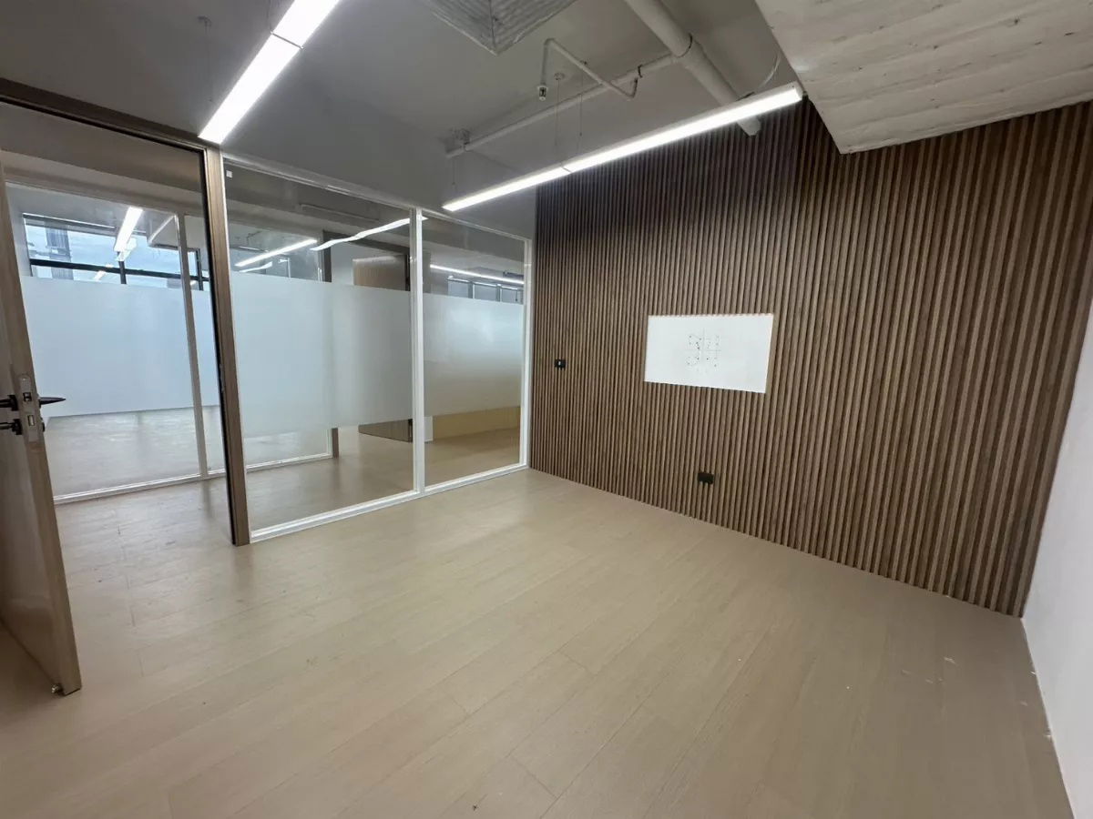 picture Modern 450 sqm Office for Rent Near BTS Ekkamai, Sukhumvit Road BRE25376 - 2/18
