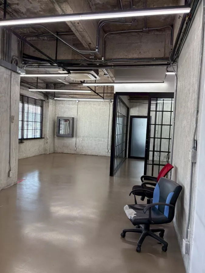 picture Bangkok Modern Office for Rent Walking Distance to Phrom Phong BTS, Sukhumvit Road BRE25380 - 10/11