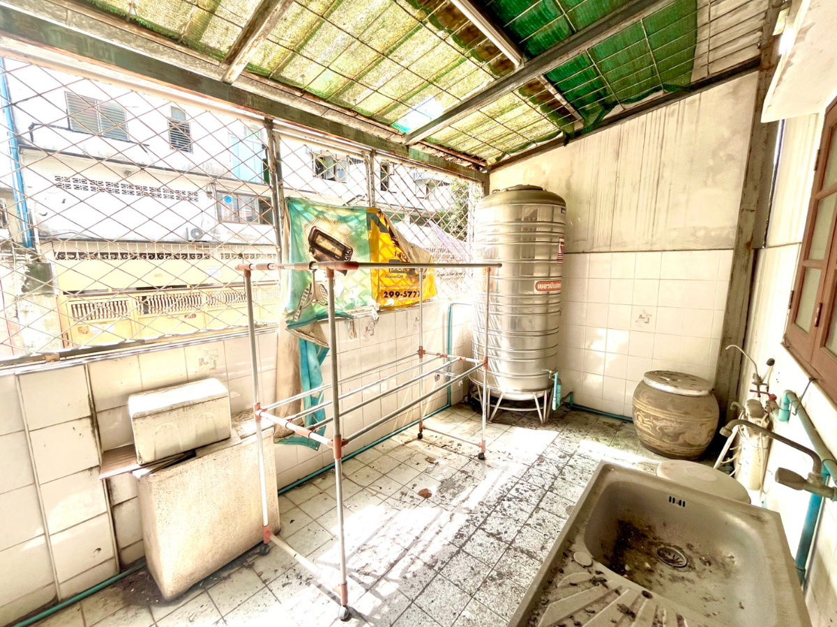 รูป โอกาสมีบ้านในฝันอยู่ทางนี้!!! ขาย ทาวน์โฮม 3 ชั้น 4 ห้องนอน ในซอยจรัญฯ75 รีโนเวทไม่เยอะ โครงสร้างแข็งแรงมาก! ทำเลดี ติดทั้งถนนจรัญฯ และถนนสิรินธร - รูปที่ 23/23
