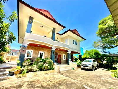 บ้านเดี่ยว ชลบุรี : Luxury Home ใกล้ชายหาดบางแสน ทำเลพรีเมียม ตกแต่งพร้อมเข้าอยู่ 