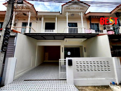 Townhouses for sale : Newly Renovated Townhome for Sale – Ready to Move  In at The Villa Rattanathibet, Near Tha It MRT