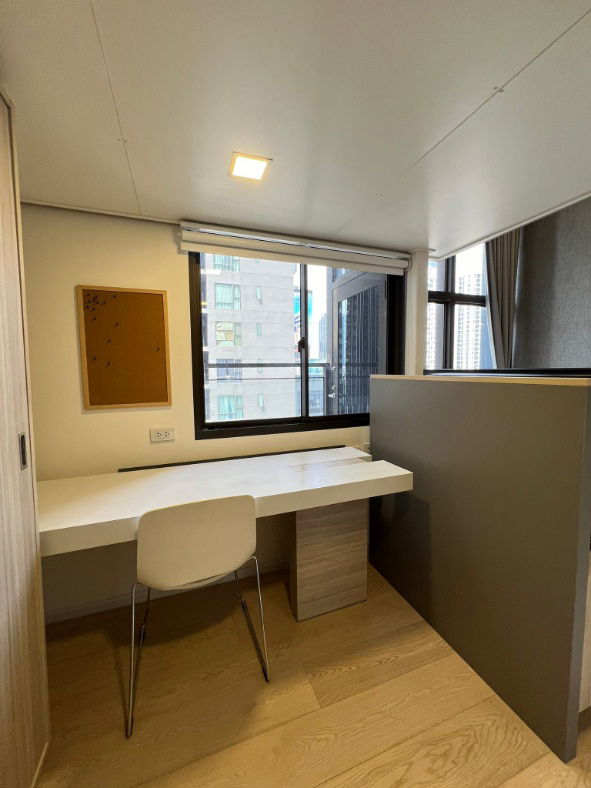 picture Chewathai Residence Asoke, 35 sq m Duplex, great price, mid-level. Interested? Call or add me on Line. - 10/14