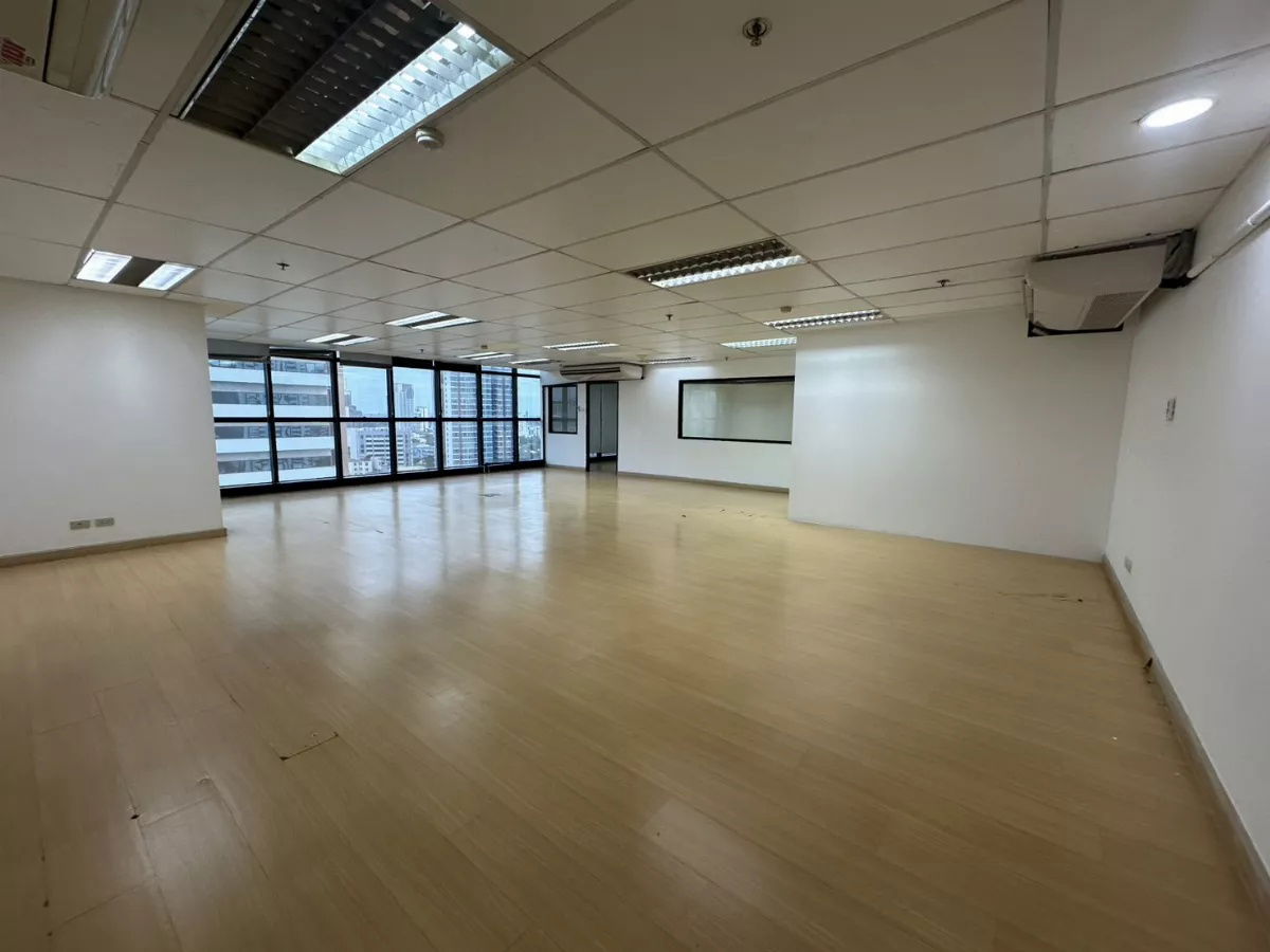 picture Bangkok Office for Rent 150 sqm near BTS Ekkamai Sukhumvit Road BRE25375 - 5/8