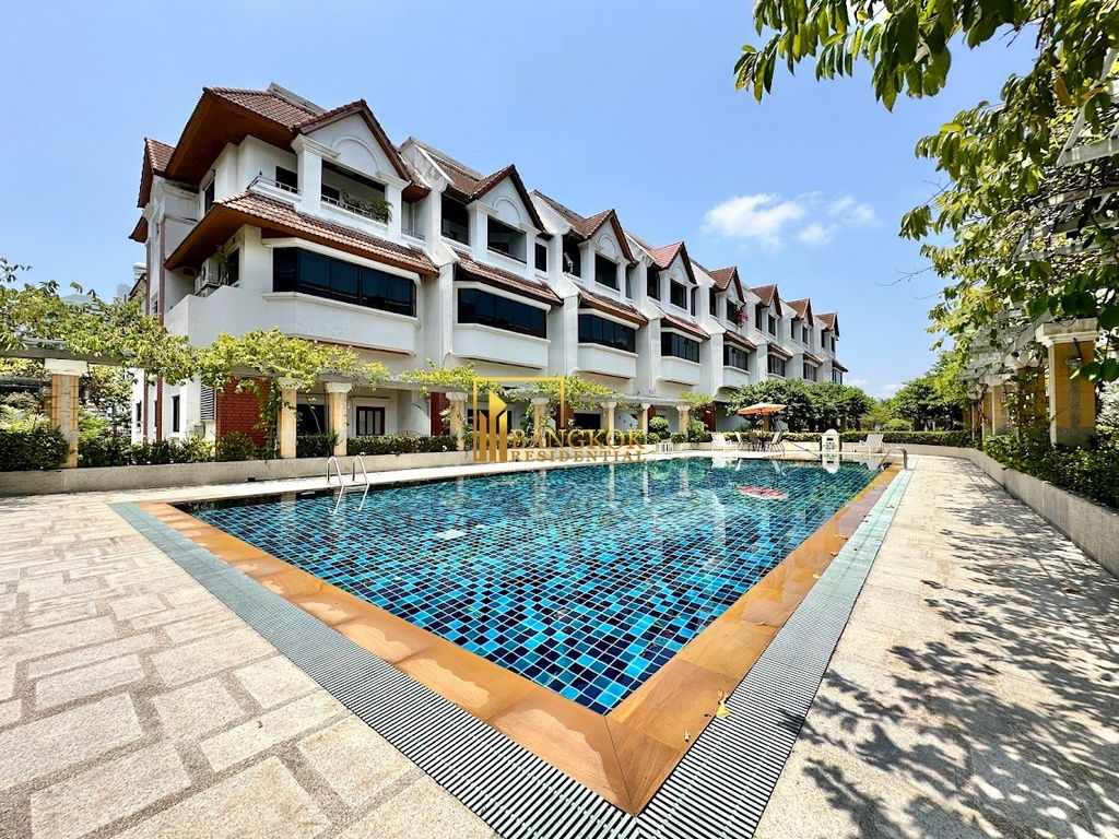 รูป Spacious 3 Bed Townhouse With Pool Access in Ekkamai Area - BR8731TH - รูปที่ 49/59