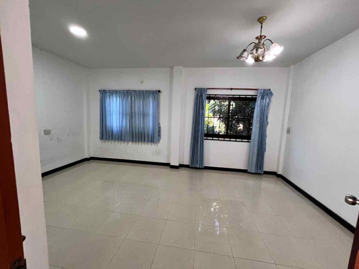 รูป ขายทาวน์เฮ้า 2ชั้น ขนาด 2 ห้องนอน 2 ห้องน้ำ ที่ดิน 24 ตรว.   หมู่บ้าน บ้านนำโชค ซอยเพชรเกษม58 ถนนพุทธมณฑลสาย1  - รูปที่ 10/26