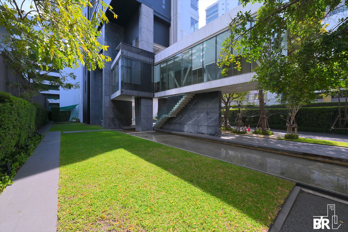 picture HQ by Sansiri is a high-rise condo , CBD area near BTS Thong Lo - 6/7