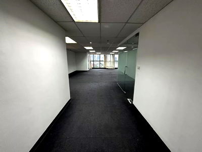 Office for rent BTS Thong Lo (Thong Lor) : Bangkok Fully Fitted Office for Rent Sukhumvit Road Near BTS Ekkamai BRE25374