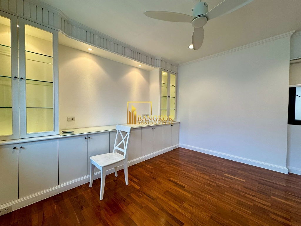 รูป Spacious 3 Bed Townhouse With Pool Access in Ekkamai Area - BR8731TH - รูปที่ 20/59