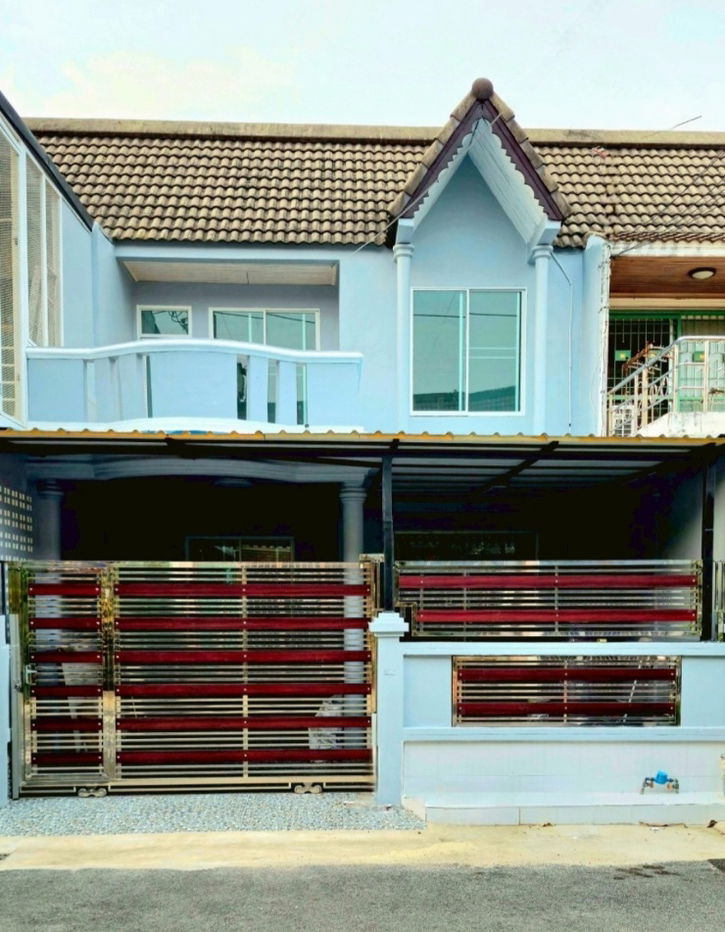 รูป ขายบ้านสวยทำเลทองพร้อมอยู่ 4.5 ล้าน
หมู่บ้านอยู่เจริญ ลาดพร้าววังหิน20 กทม.
ทาวเฮ้าส์  2 ชั้น 26.3 ตรว. 
 4 ห้องนอน 1 ห้องครัว 2 ห้องน้ำ  - รูปที่ 2/10