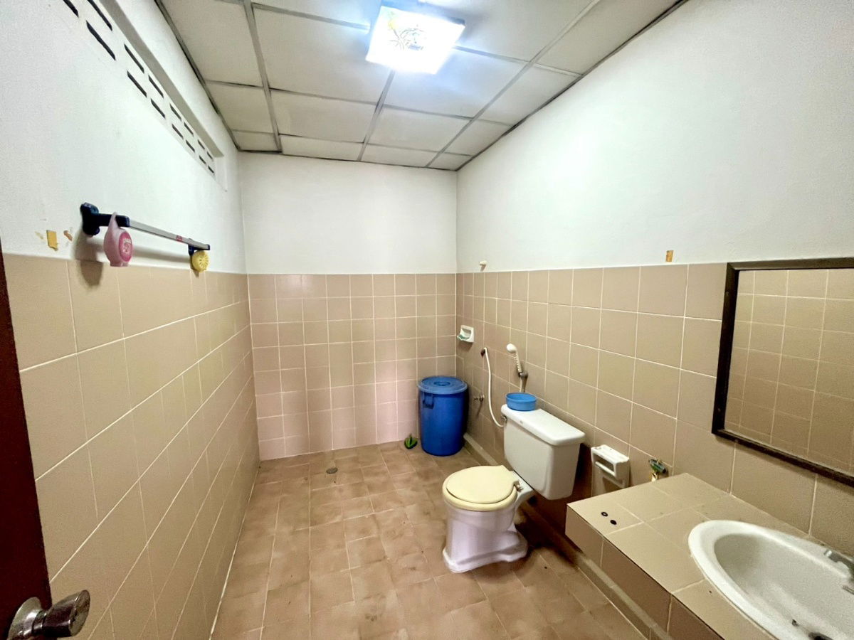 รูป โอกาสมีบ้านในฝันอยู่ทางนี้!!! ขาย ทาวน์โฮม 3 ชั้น 4 ห้องนอน ในซอยจรัญฯ75 รีโนเวทไม่เยอะ โครงสร้างแข็งแรงมาก! ทำเลดี ติดทั้งถนนจรัญฯ และถนนสิรินธร - รูปที่ 20/23