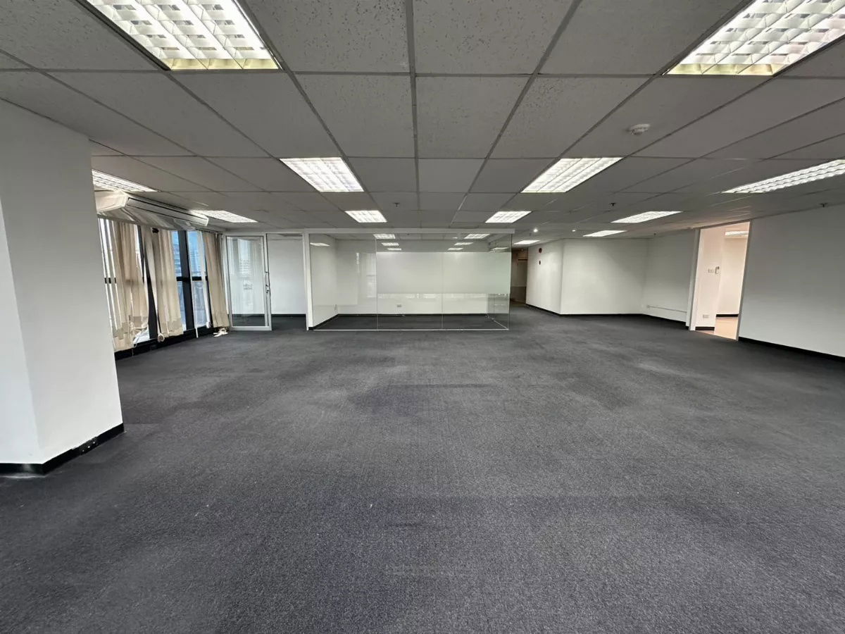 picture Bangkok Fully Fitted Office for Rent Sukhumvit Road Near BTS Ekkamai BRE25374 - 4/11