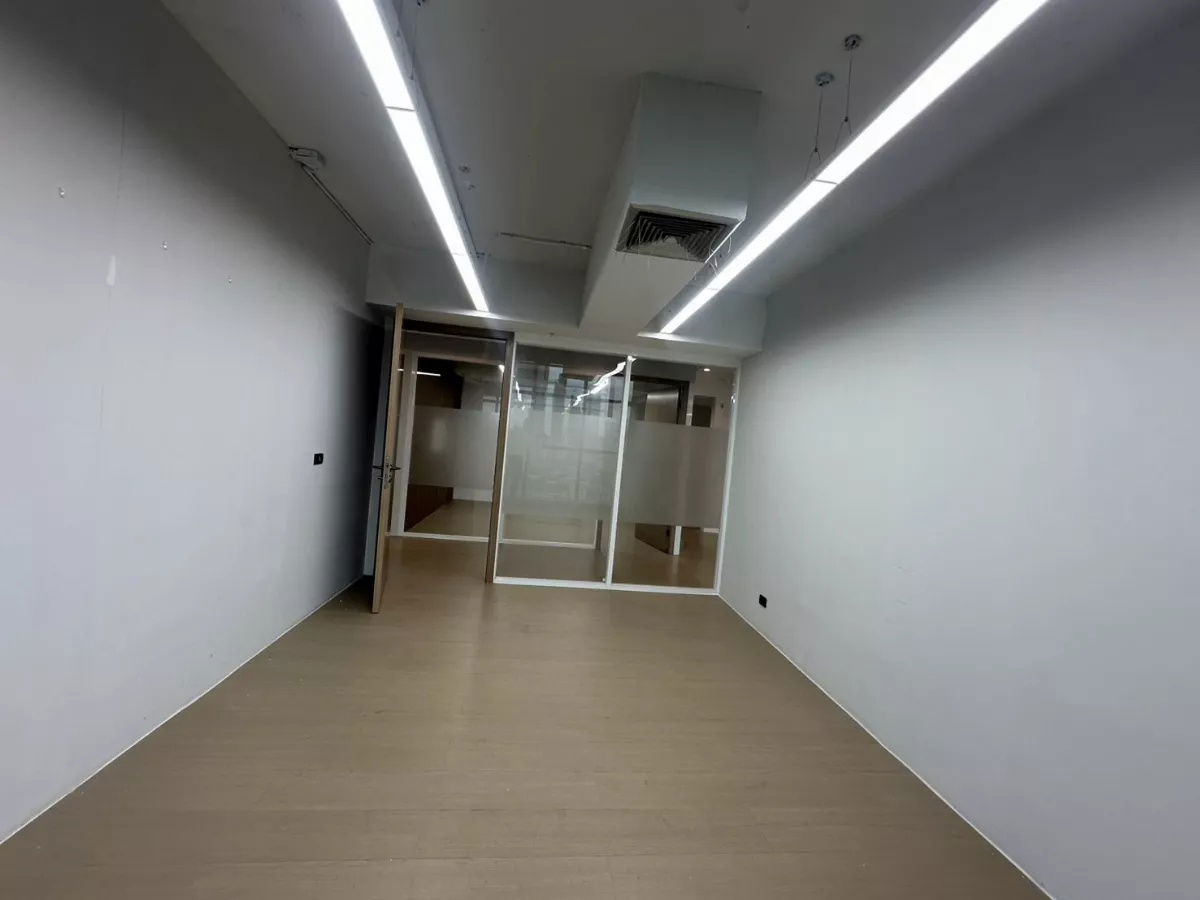 picture Modern 450 sqm Office for Rent Near BTS Ekkamai, Sukhumvit Road BRE25376 - 4/18
