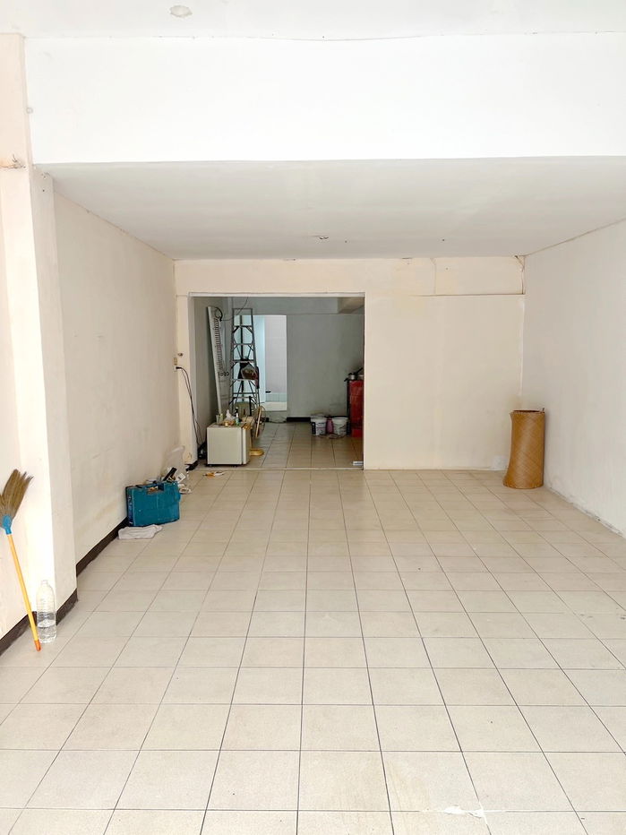 picture LatPhrao 126-132 Soi 7-11 50m. on main road MRT LatPhrao 101 300m. For rent commercial building 4-st - 2/33