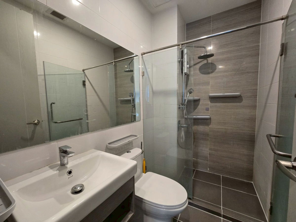 picture Condo for Rent : Knightsbridge Collage Ramkhamhaeng  Schedule a viewing 👉 Line: @propertybkk1 - 13/16