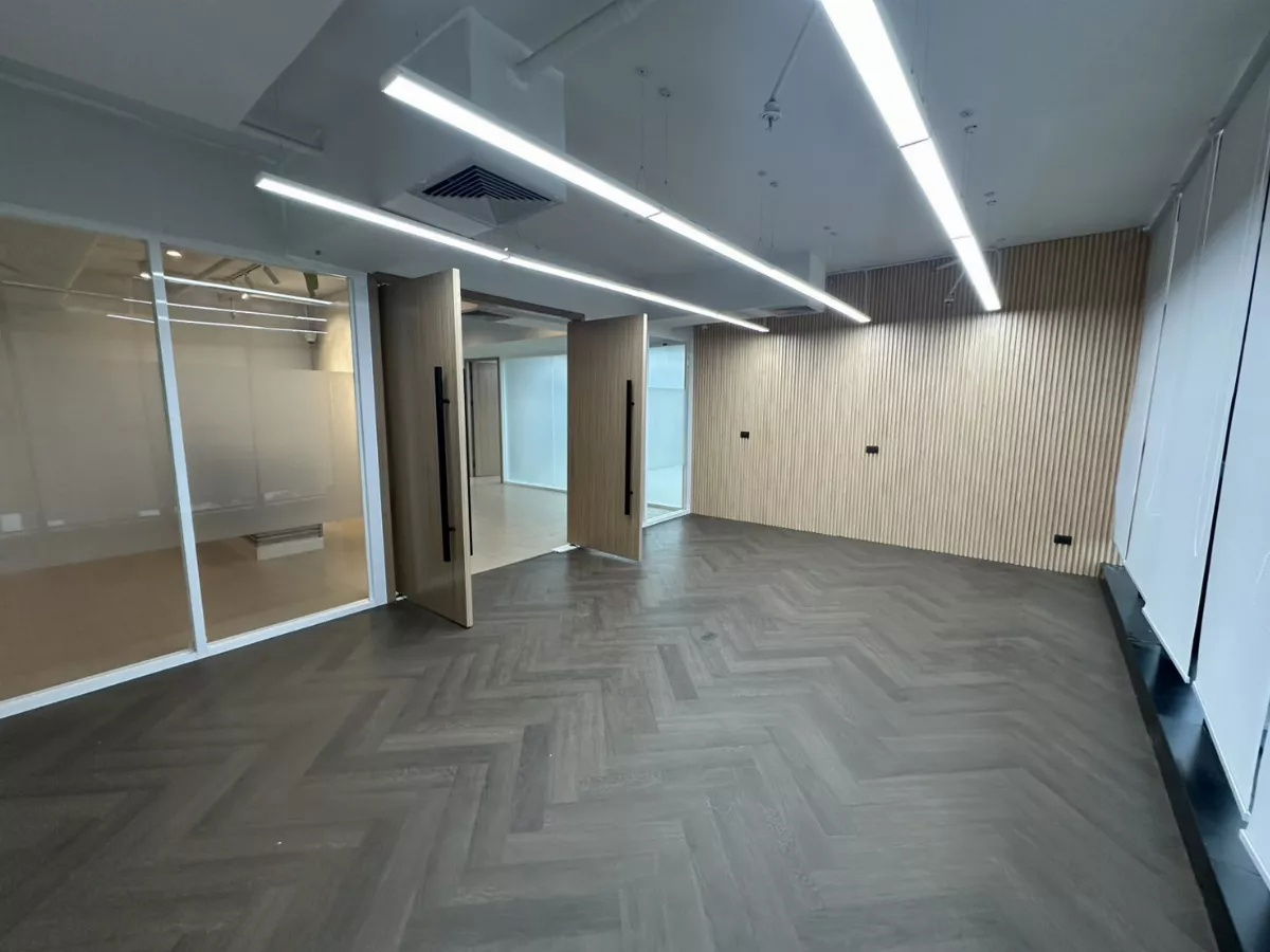 picture Modern 450 sqm Office for Rent Near BTS Ekkamai, Sukhumvit Road BRE25376 - 11/18
