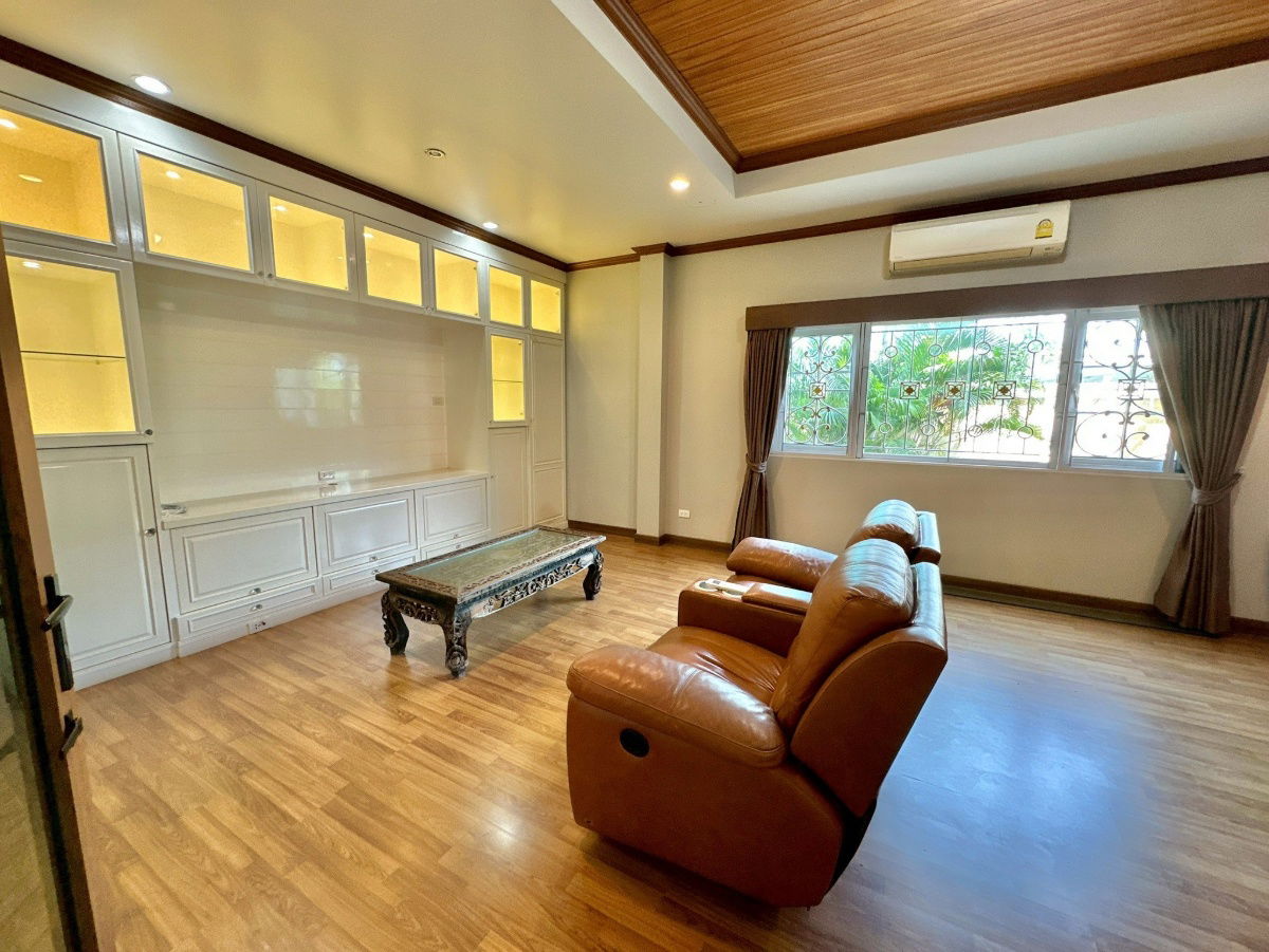 รูป Luxury Home ใกล้ชายหาดบางแสน ทำเลพรีเมียม ตกแต่งพร้อมเข้าอยู่  - รูปที่ 3/22