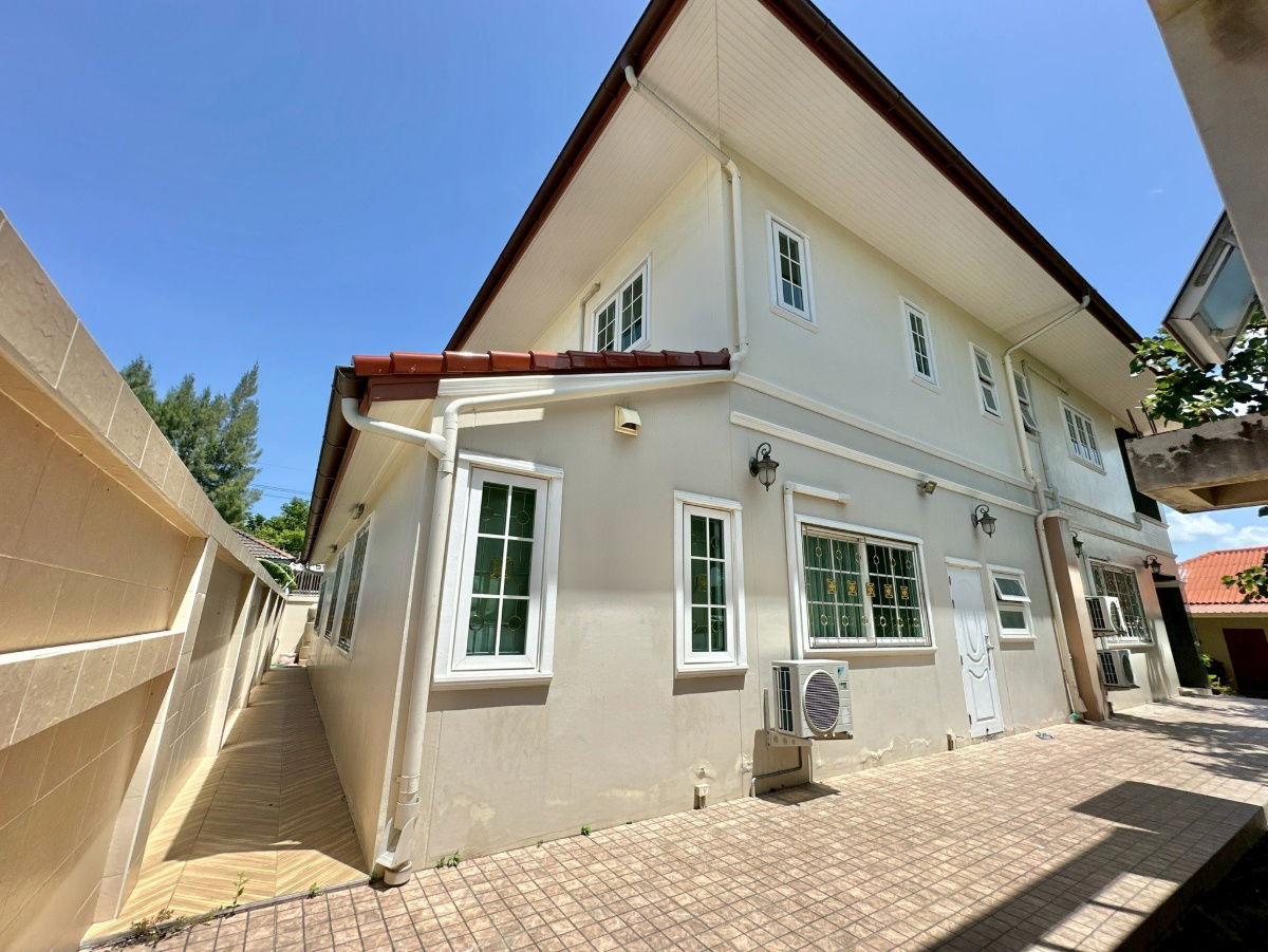 รูป Luxury Home ใกล้ชายหาดบางแสน ทำเลพรีเมียม ตกแต่งพร้อมเข้าอยู่  - รูปที่ 19/22