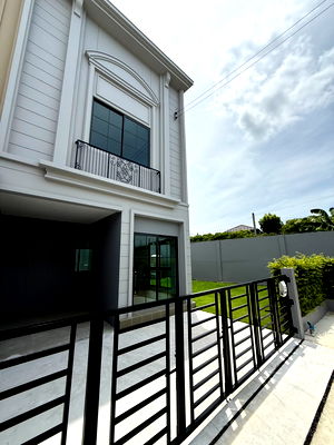 ขายทาวน์โฮม : ข้อมูลประกาศ 🏡ขายบ้านโครงการแสนสิริ ทำเลใกล้ห้างเมกาบางนา ใกล้บางนา-ตราด เพียง 3กิโลเมตร โครงการ สิริเพลส เมกาบางนา