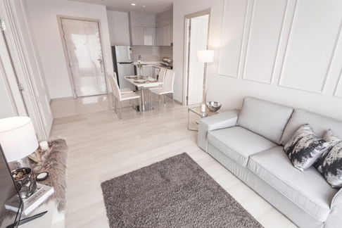 Life One Wireless condo for Rent, 2 Bedroom 2 Bathroom 63 sqm, fully furnished, near BTS Phloen Chit station, special price!!