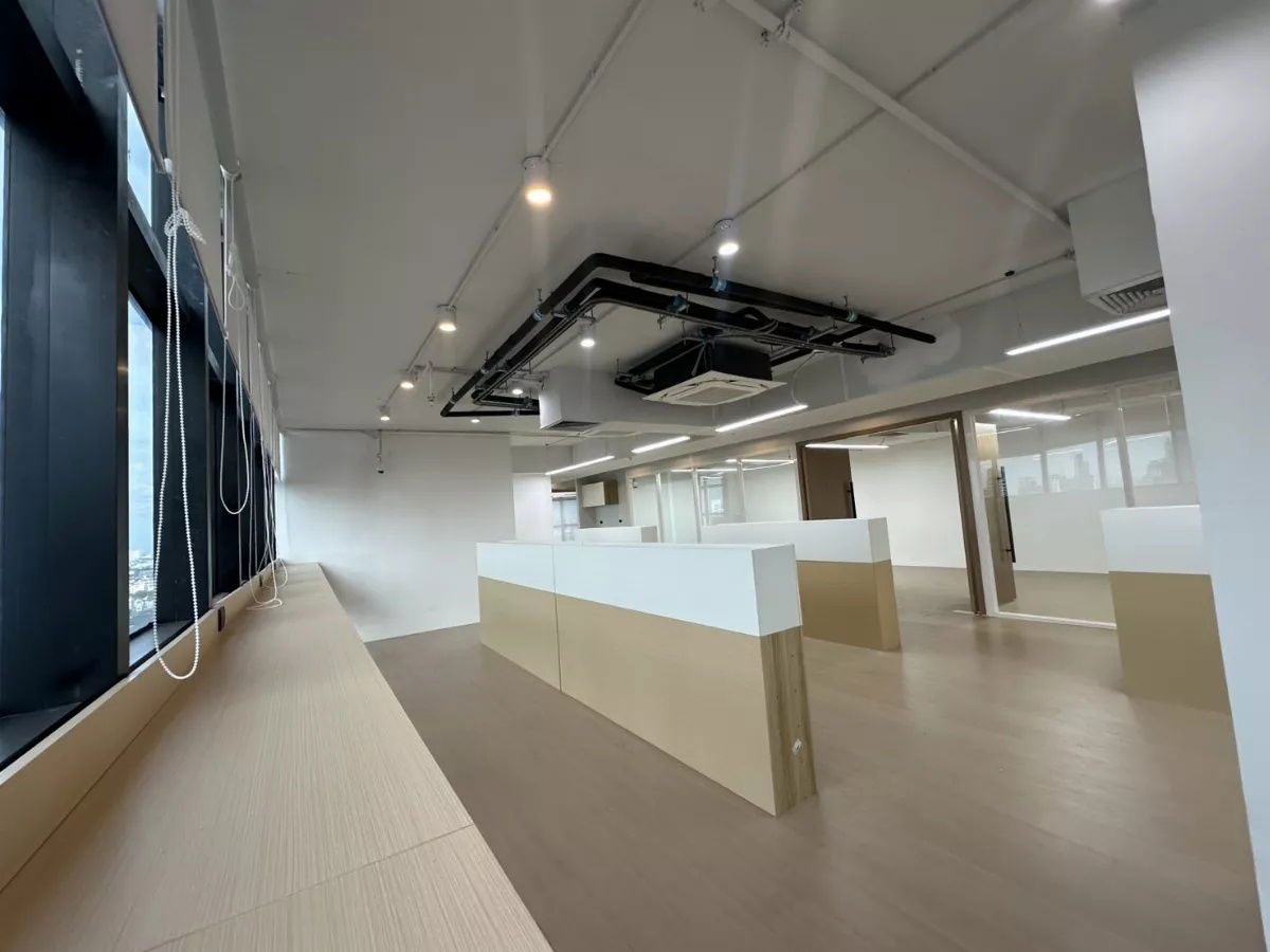 picture Modern 450 sqm Office for Rent Near BTS Ekkamai, Sukhumvit Road BRE25376 - 7/18
