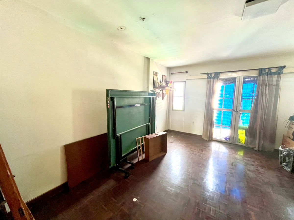 รูป โอกาสมีบ้านในฝันอยู่ทางนี้!!! ขาย ทาวน์โฮม 3 ชั้น 4 ห้องนอน ในซอยจรัญฯ75 รีโนเวทไม่เยอะ โครงสร้างแข็งแรงมาก! ทำเลดี ติดทั้งถนนจรัญฯ และถนนสิรินธร - รูปที่ 12/23