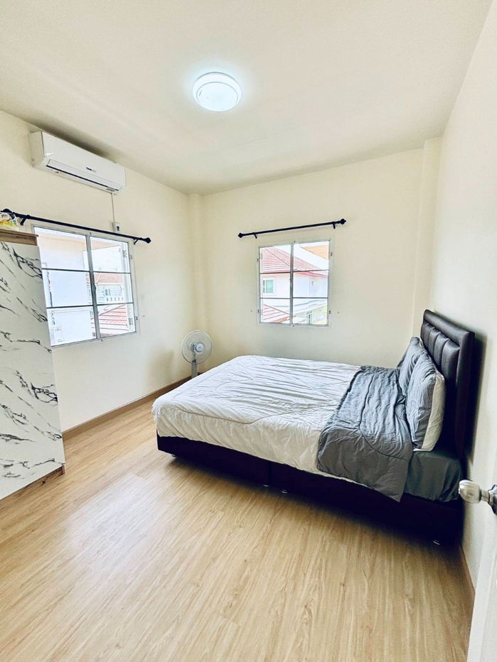 รูป 🏡✨ขายบ้าน 3 ห้องนอน หมู่บ้านเอ็มเพอเร่อ 2 – แยกรวมโชค เพียง 5.3 ล้านบาท  - รูปที่ 7/17