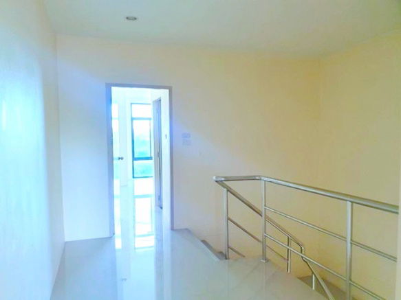 picture Orwinwittaya School 3.6 km. Commercial building for rent 4 units 3-storey 22 sq.wa. 250sq.m. Bi - 7/8
