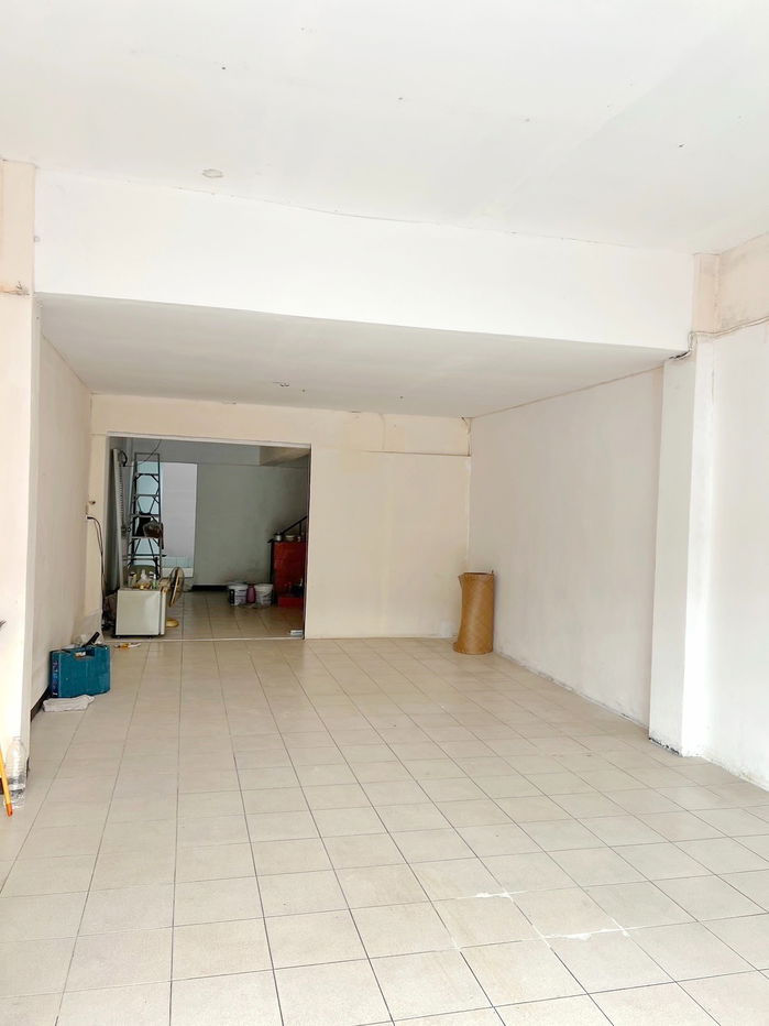 picture LatPhrao 126-132 Soi 7-11 50m. on main road MRT LatPhrao 101 300m. For rent commercial building 4-st - 18/33