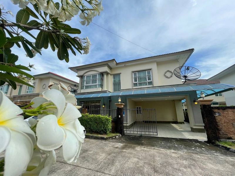 picture Two-storey detached house for sale, Casa Legend Village project, Sriracha, Chonburi - 1/17