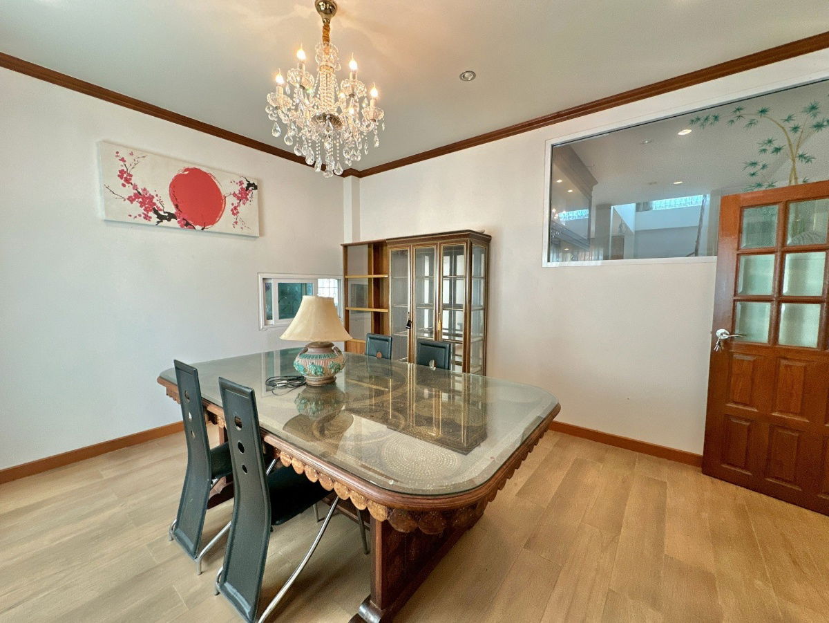 รูป Luxury Home ใกล้ชายหาดบางแสน ทำเลพรีเมียม ตกแต่งพร้อมเข้าอยู่  - รูปที่ 6/22