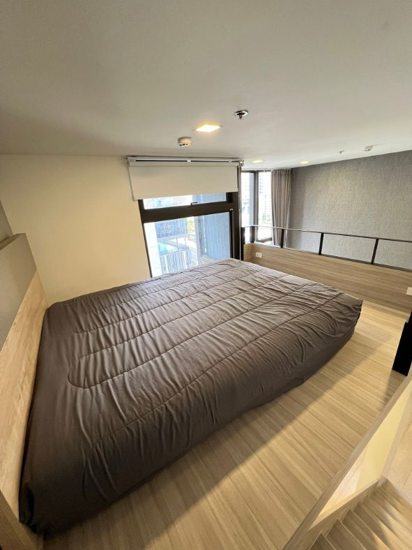 picture Chewathai Residence Asoke, 35 sq m Duplex, great price, mid-level. Interested? Call or add me on Line. - 6/14