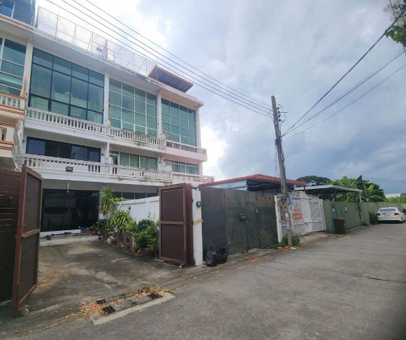 รูป ขายอาคารอยู่อาศัย / ตึกแถว  4 ชั้น พร้อมดาดฟ้า ในซอยปุณณวิถี 21 โซนสุขุมวิท   ตึกแถวหน้ากว้าง 5 เมตร บนที่ดิน 39 ตารางวา - รูปที่ 4/17