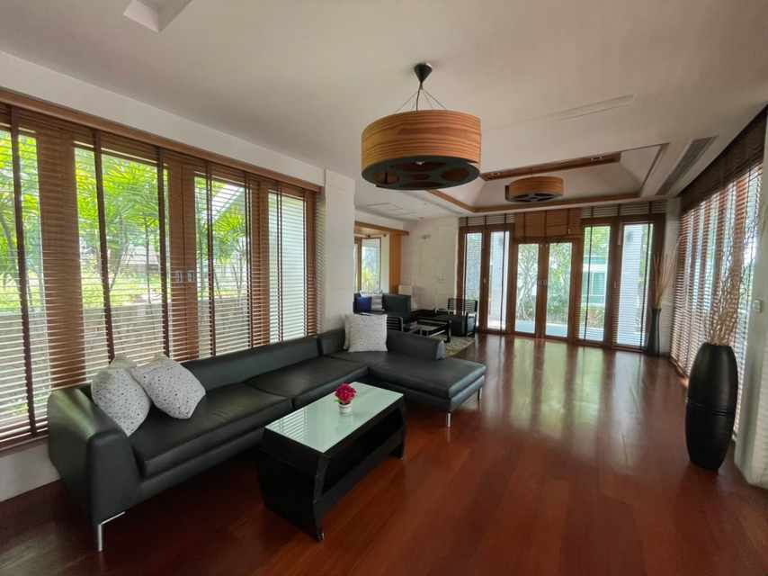 รูป H33 ให้เช่า บ้านเดี่ยวสุดหรู บนหาดส่วนตัว ติดทะเลพัทยาเหนือ พร้อมสระว่ายน้ำ - รูปที่ 24/25