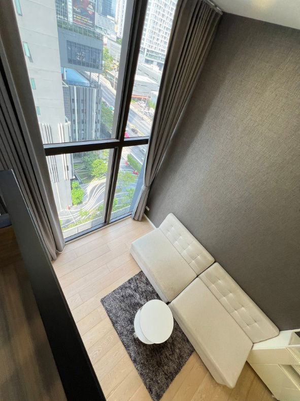 picture Chewathai Residence Asoke, 35 sq m Duplex, great price, mid-level. Interested? Call or add me on Line. - 3/14