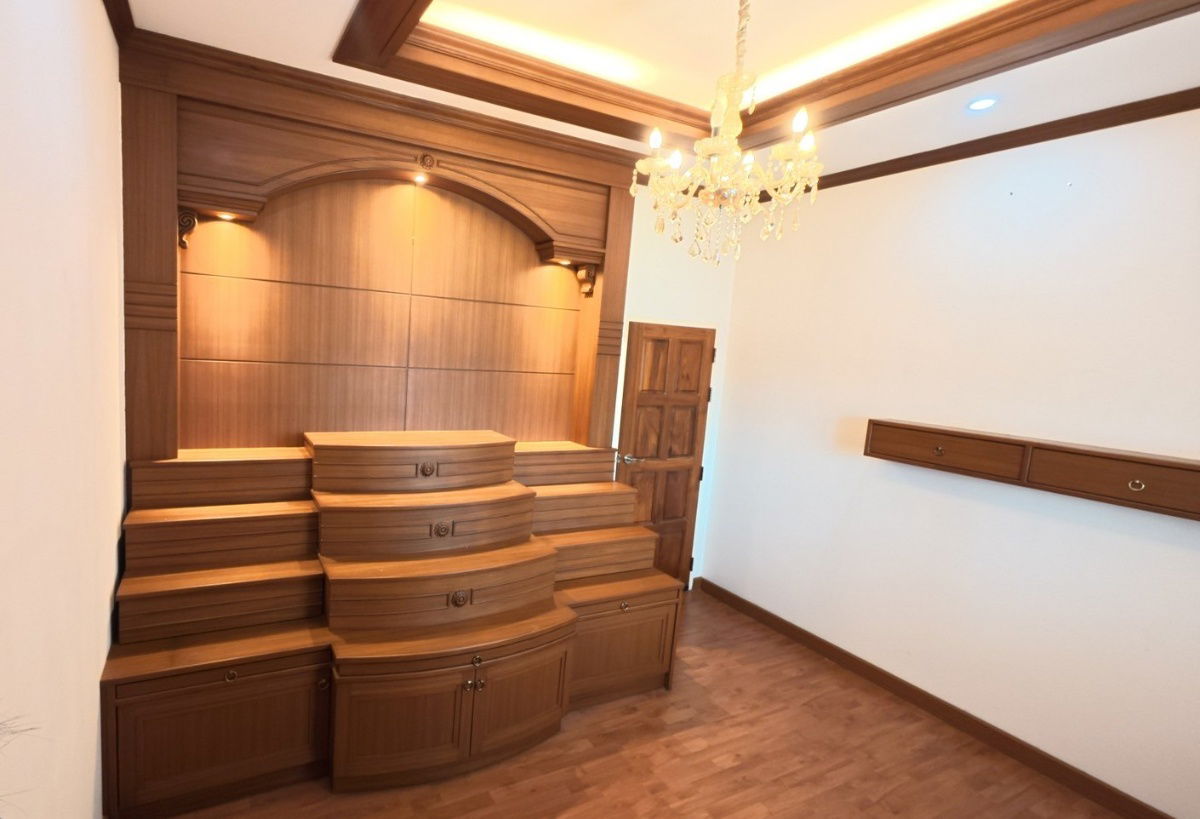 รูป Luxury Home ใกล้ชายหาดบางแสน ทำเลพรีเมียม ตกแต่งพร้อมเข้าอยู่  - รูปที่ 18/22