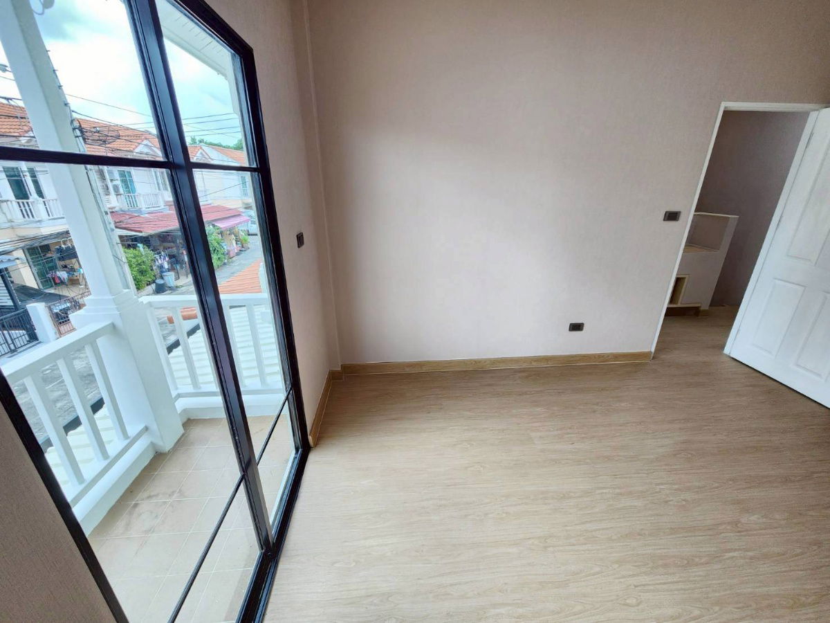 รูป ขายทาวน์โฮม ท่าอิฐรัตนาธิเบศร์รีโนเวทใหม่สวยมากๆ 3 ห้องนอน 2 ห้องน้ำพร้อมเข้าอยู่เพียง 2.59mb - รูปที่ 18/20